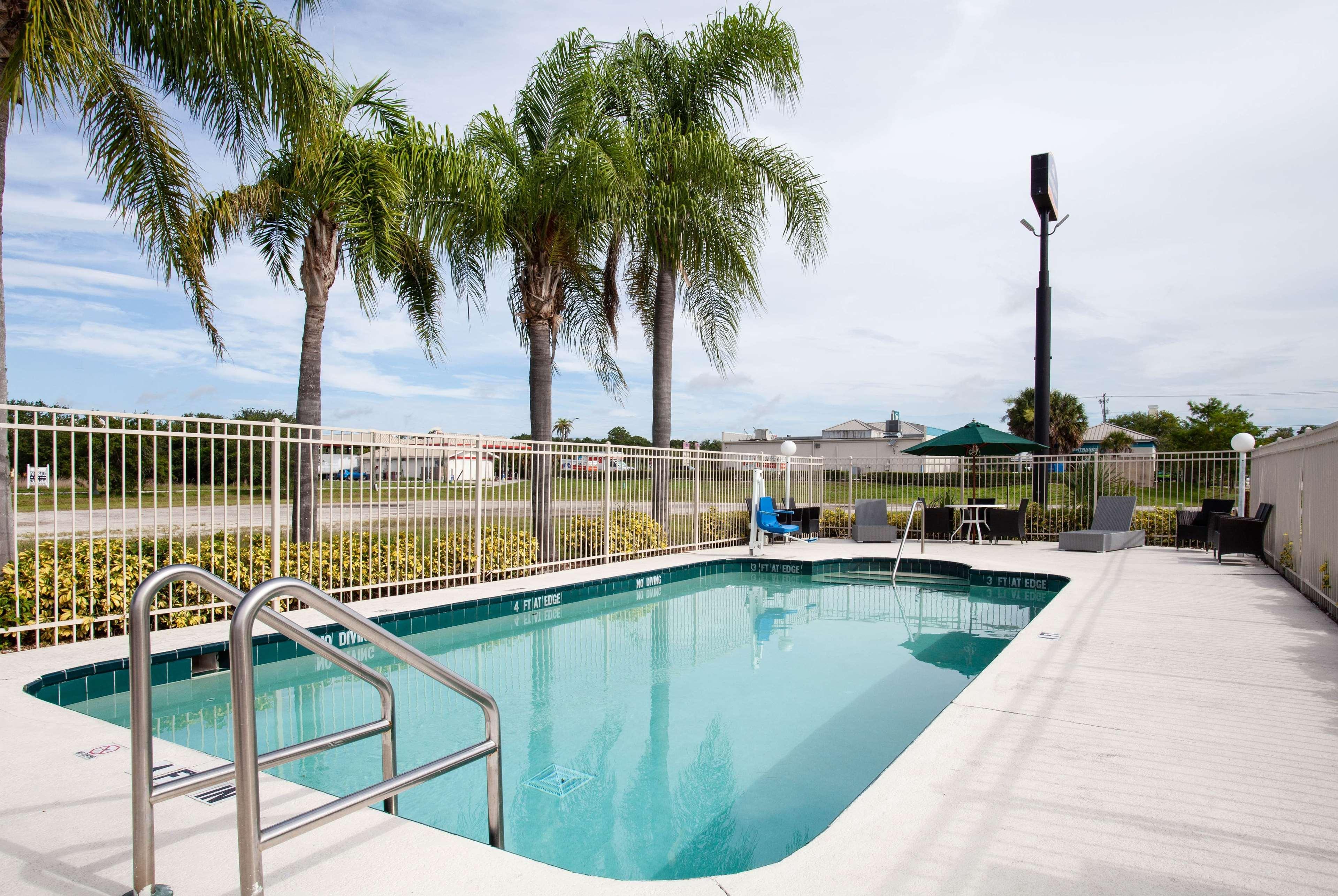 Howard Johnson By Wyndham Vero Beach/I-95 Exteriör bild
