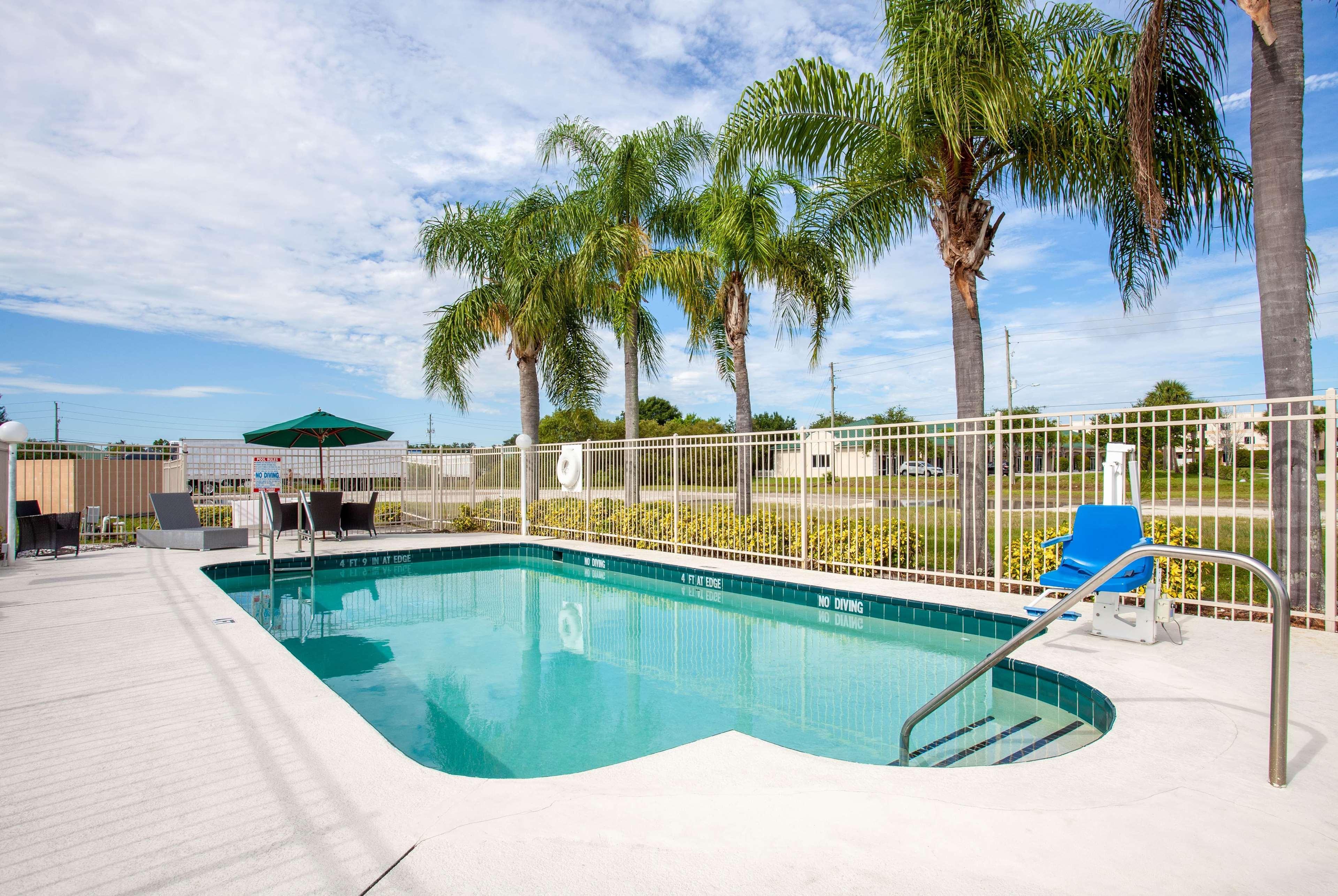 Howard Johnson By Wyndham Vero Beach/I-95 Exteriör bild
