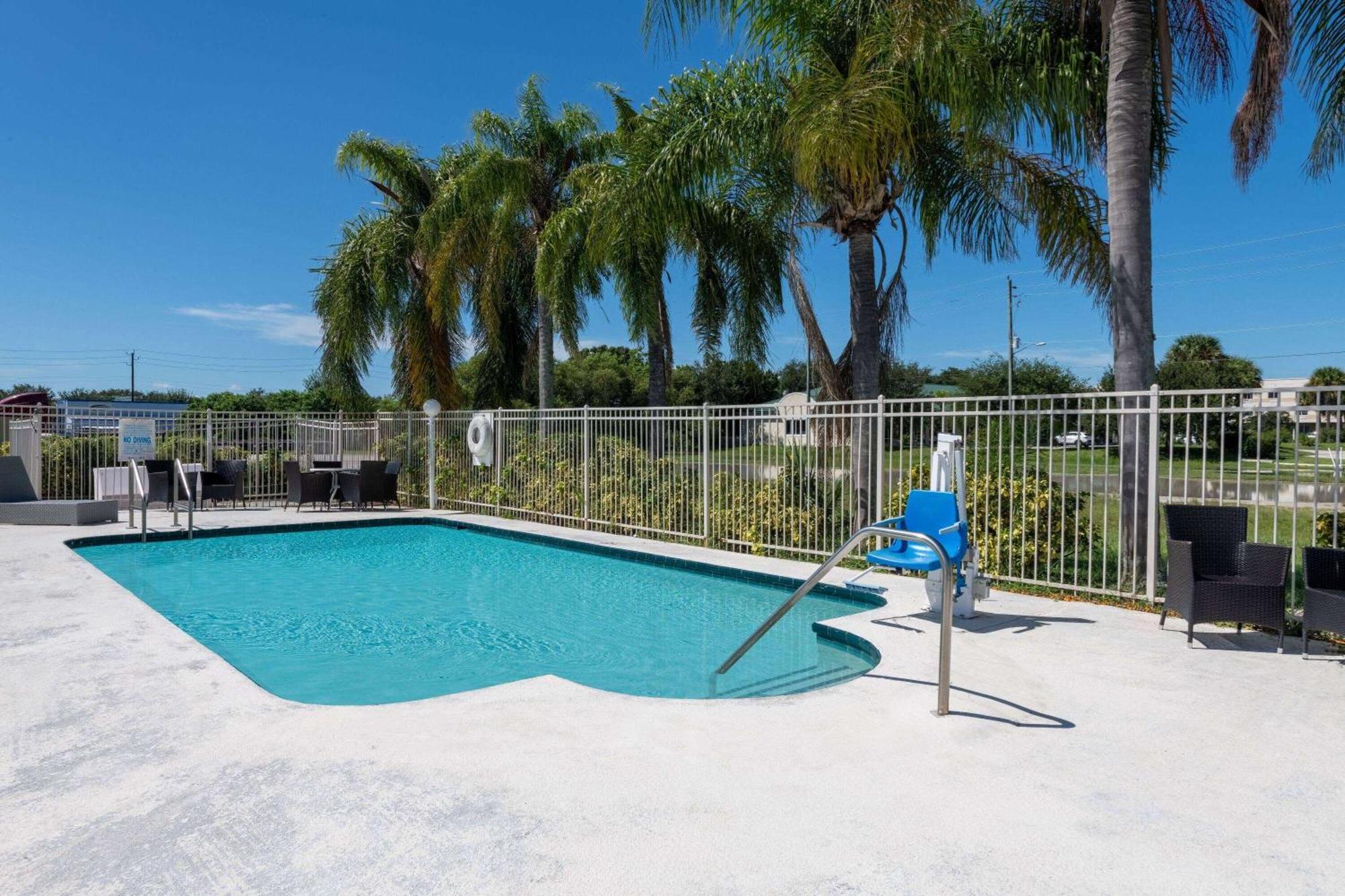 Howard Johnson By Wyndham Vero Beach/I-95 Exteriör bild