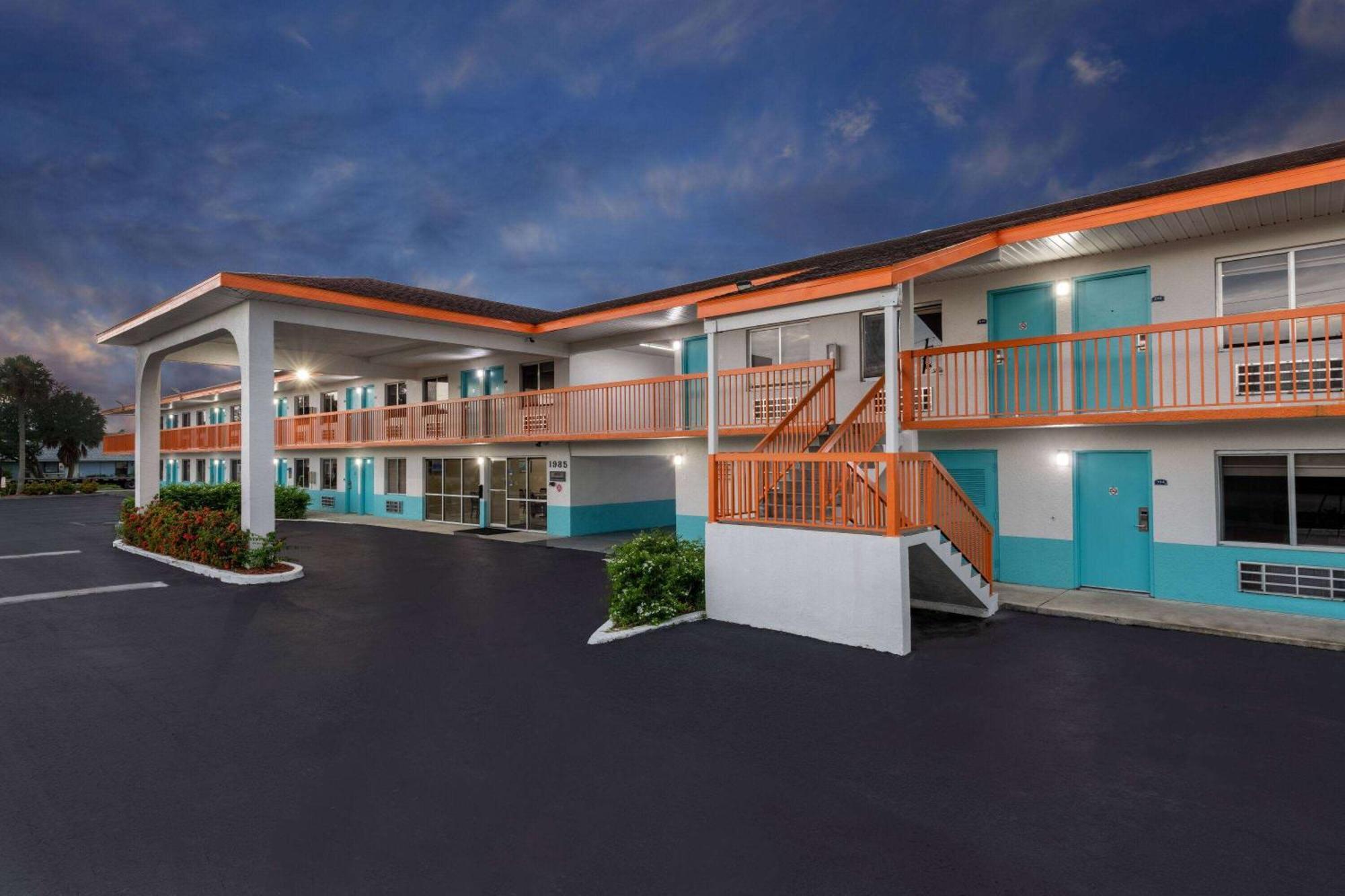 Howard Johnson By Wyndham Vero Beach/I-95 Exteriör bild