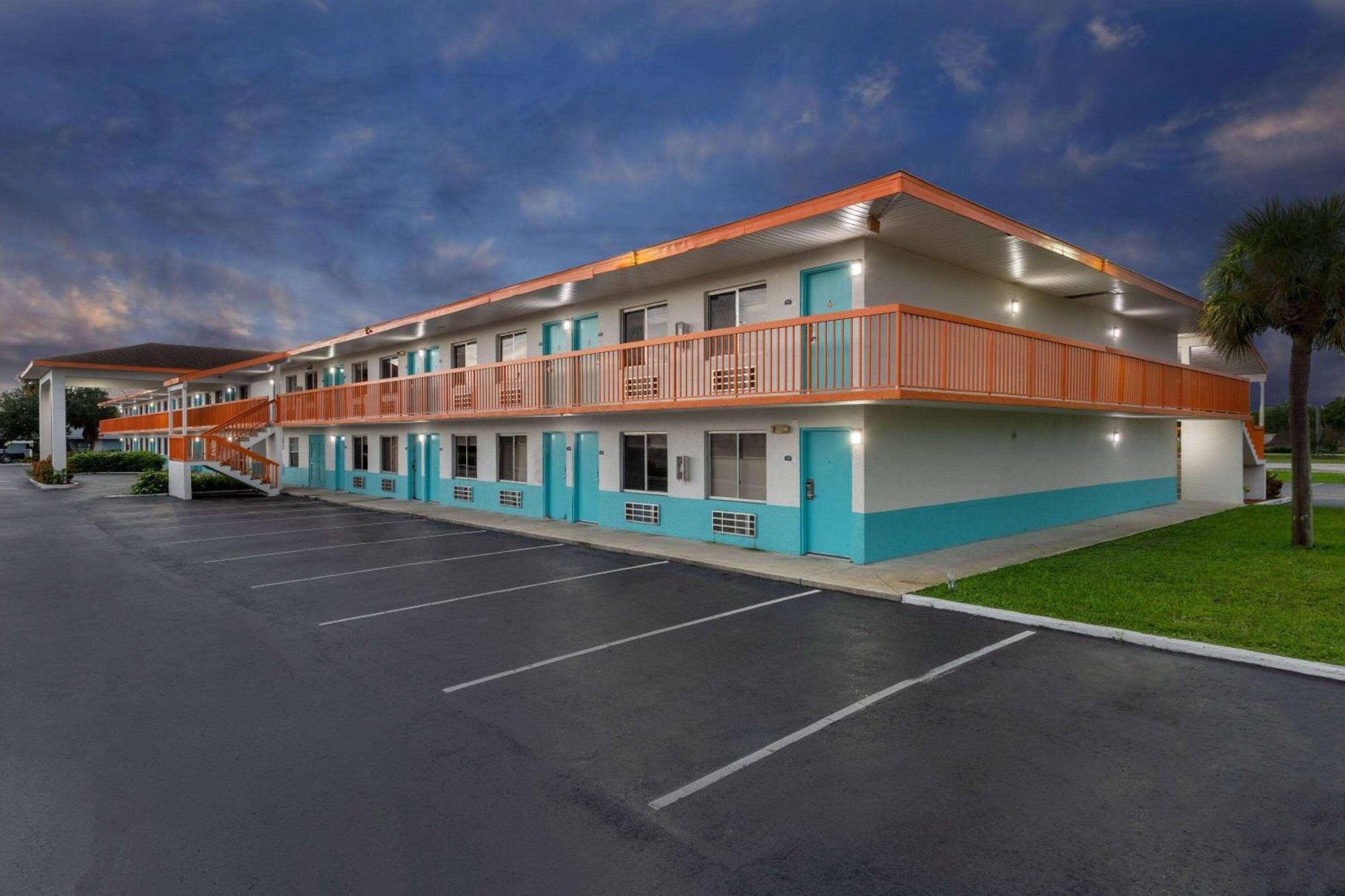 Howard Johnson By Wyndham Vero Beach/I-95 Exteriör bild