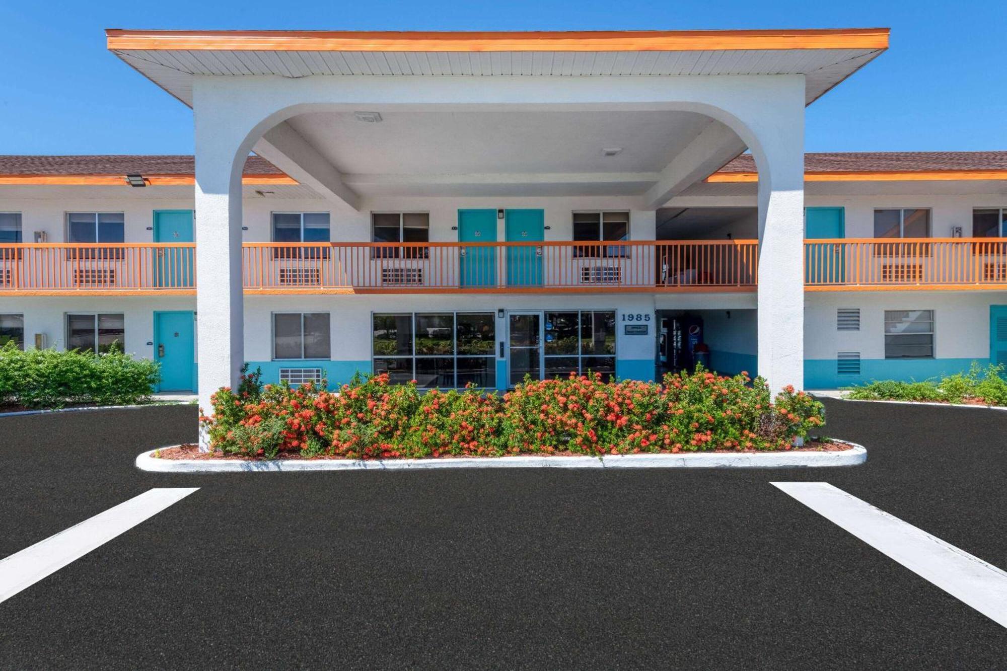Howard Johnson By Wyndham Vero Beach/I-95 Exteriör bild